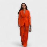 Compleu din două piese