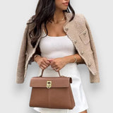 Kiriane – Jachetă de tranziție cu o siluetă atemporală