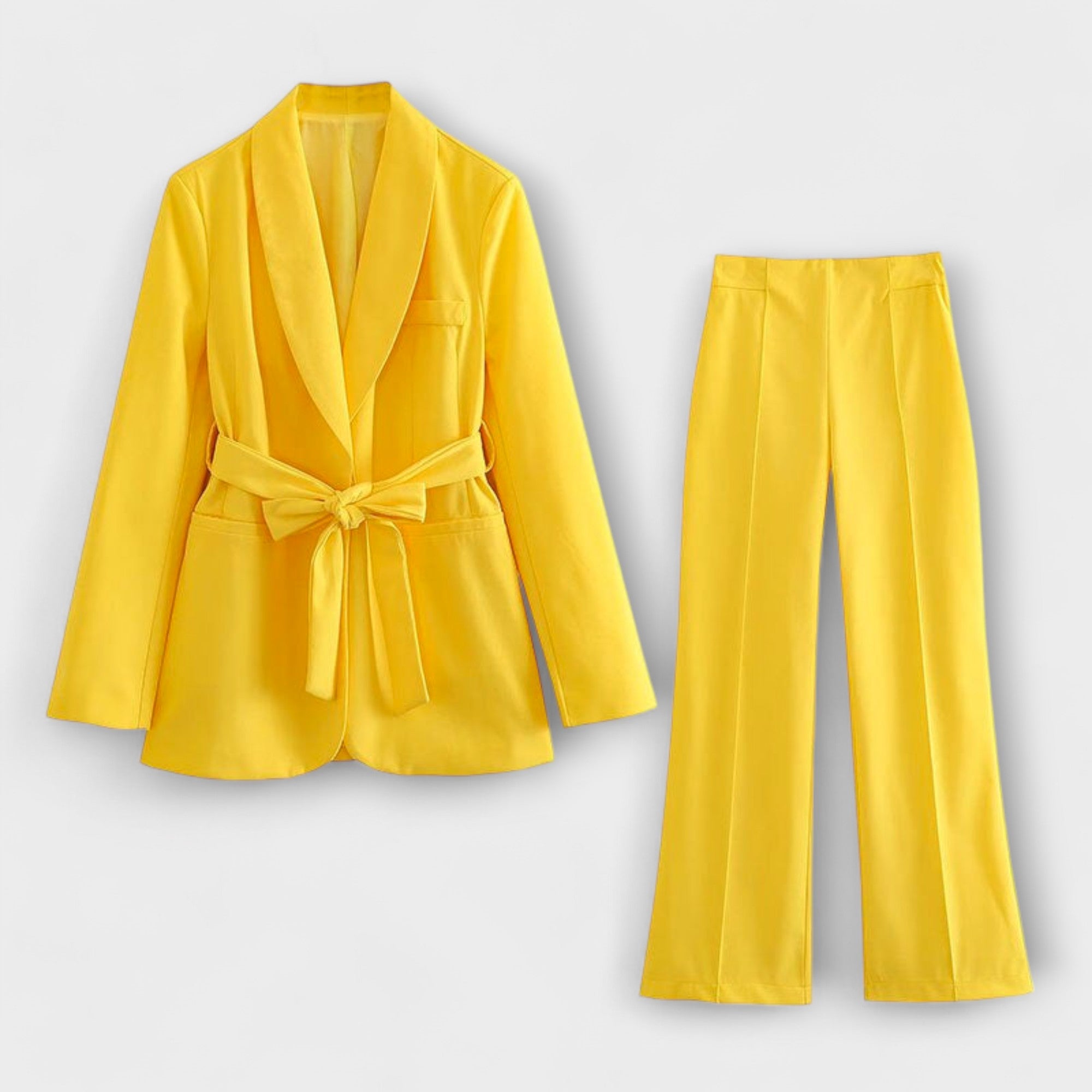 Compleu din două piese