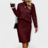 Compleu cu pulover și fustă în două piese