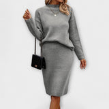 Compleu cu pulover și fustă în două piese