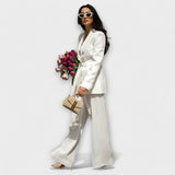 Compleu din două piese